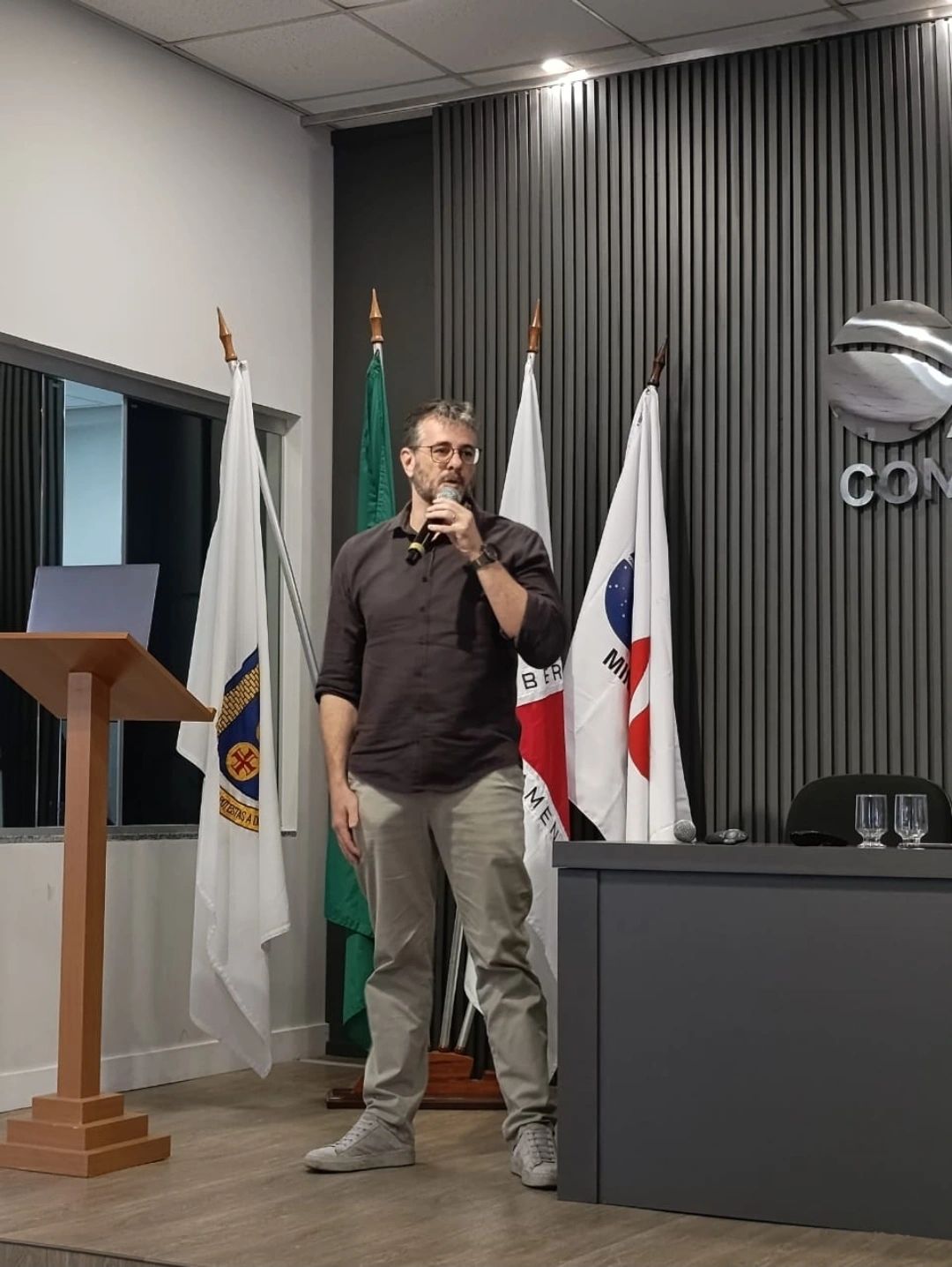 Prof. Dr. Aurélio Viana em seminário de Direito Digital